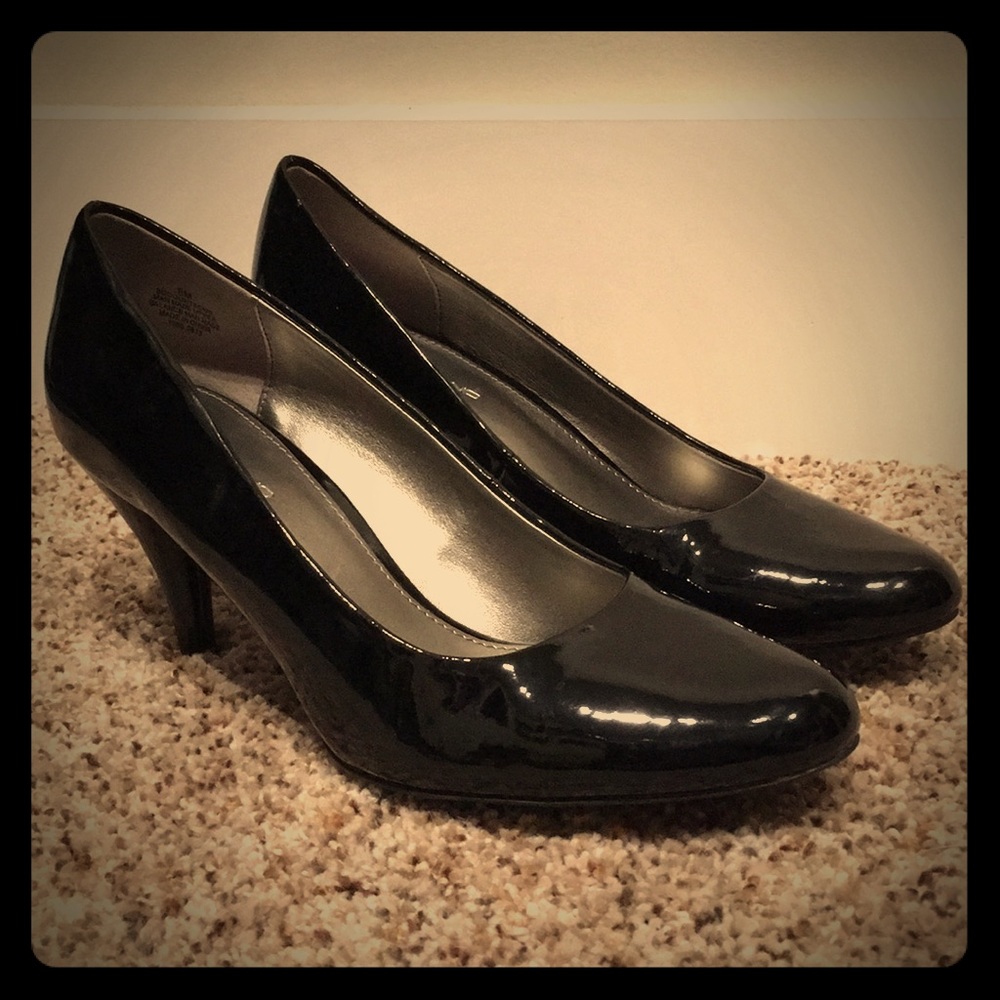 Black Shiny Bandolino Heels